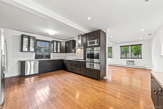 568 N Wellwood Avenue, Lindenhurst, NY 11757