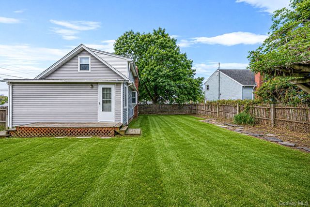 568 N Wellwood Avenue, Lindenhurst, NY 11757