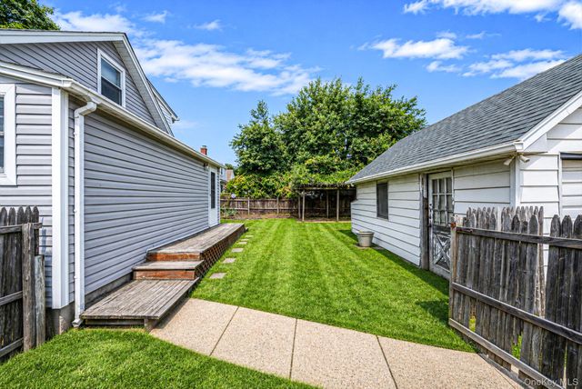 568 N Wellwood Avenue, Lindenhurst, NY 11757