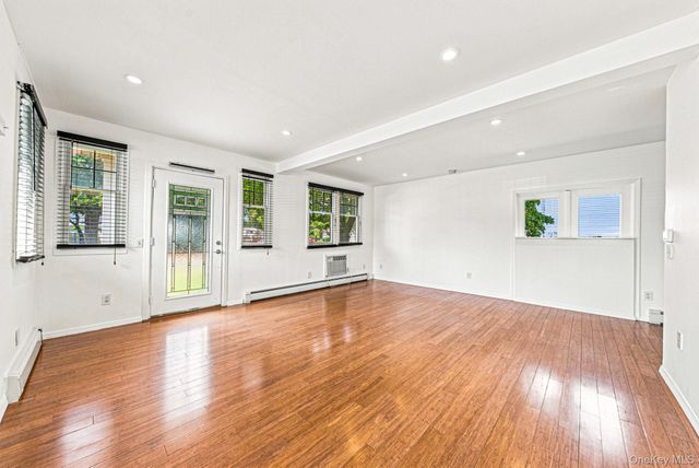 568 N Wellwood Avenue, Lindenhurst, NY 11757