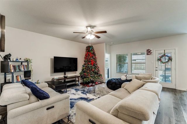 9809 Gooseneck Drive, Aubrey, TX 76227