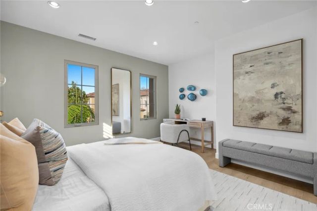 70 Livia, Irvine, CA 92618