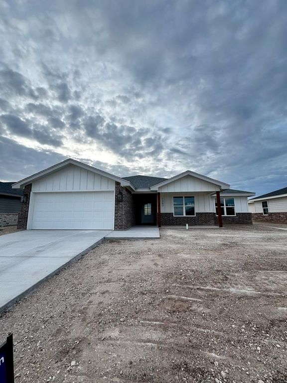 Image 1 of property listing at 1307 Johnny Lane, San Angelo, TX 76905