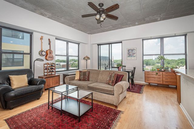 1122 W CATALPA Avenue 612, Chicago, IL 60640