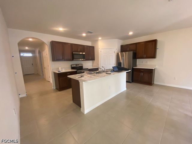 1909 NW 6th TER, Cape Coral, FL 33993