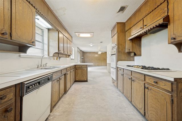 2426 Yellowstone Place, Denton, TX 76209