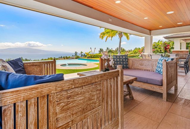858 Kai Hele Ku St, Lahaina, HI 96761