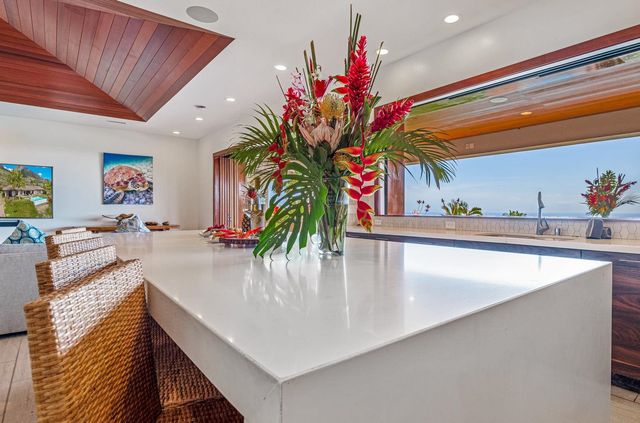 858 Kai Hele Ku St, Lahaina, HI 96761