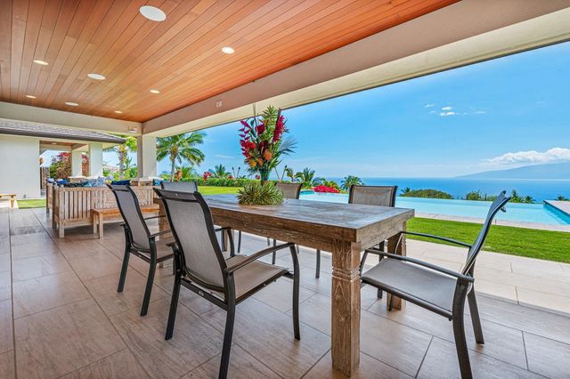 858 Kai Hele Ku St, Lahaina, HI 96761