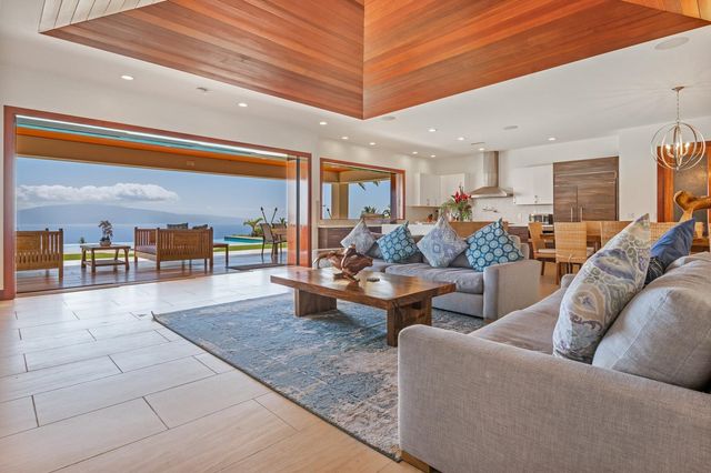 858 Kai Hele Ku St, Lahaina, HI 96761