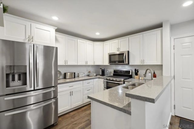 6951 Quiet Cove Dr, Carlsbad, CA 92011