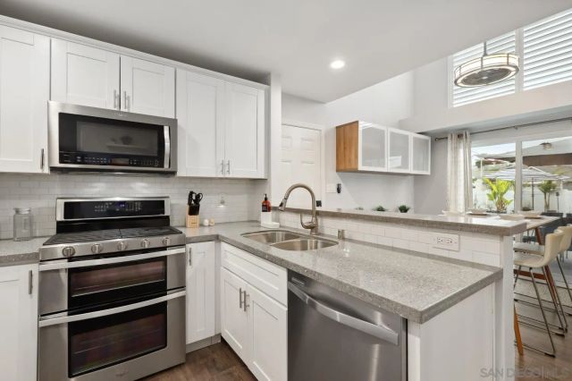 6951 Quiet Cove Dr, Carlsbad, CA 92011