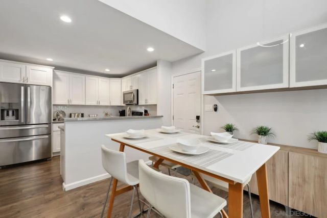 6951 Quiet Cove Dr, Carlsbad, CA 92011