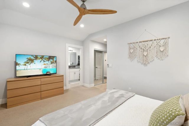 6951 Quiet Cove Dr, Carlsbad, CA 92011