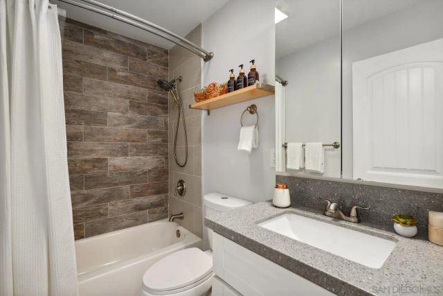 6951 Quiet Cove Dr, Carlsbad, CA 92011