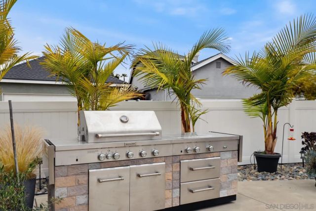 6951 Quiet Cove Dr, Carlsbad, CA 92011