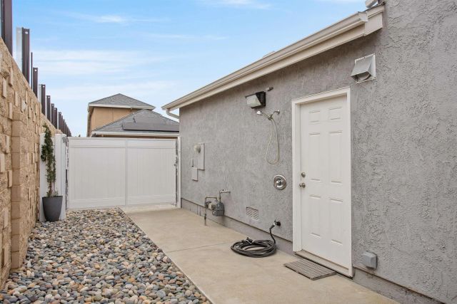 6951 Quiet Cove Dr, Carlsbad, CA 92011