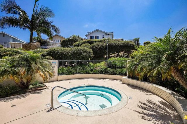 6951 Quiet Cove Dr, Carlsbad, CA 92011