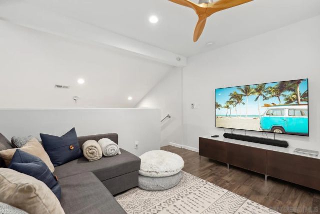 6951 Quiet Cove Dr, Carlsbad, CA 92011