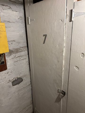 68 Myrtle 7, Boston, MA 02114