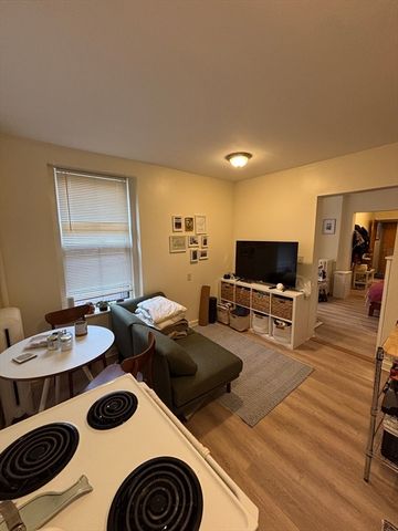 68 Myrtle 7, Boston, MA 02114