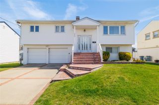 585 Nassau Avenue, Freeport, NY 11520