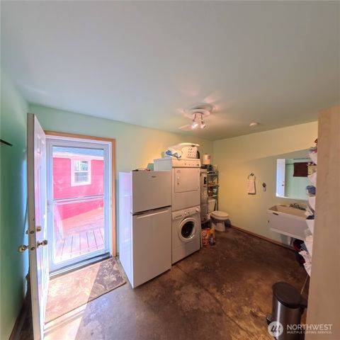 41 N Picnic Drive NW, Lilliwaup, WA 98555