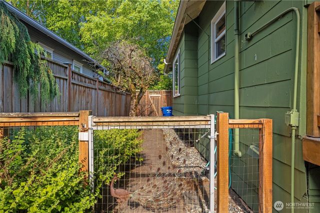 6412 17th Avenue NW, Seattle, WA 98107