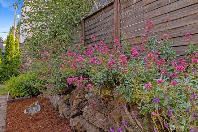 6412 17th Avenue NW, Seattle, WA 98107