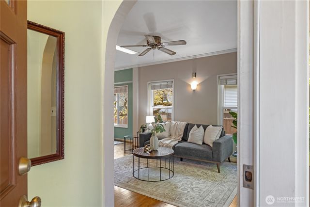 6412 17th Avenue NW, Seattle, WA 98107