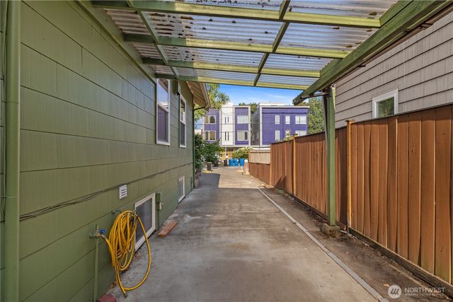 6412 17th Avenue NW, Seattle, WA 98107