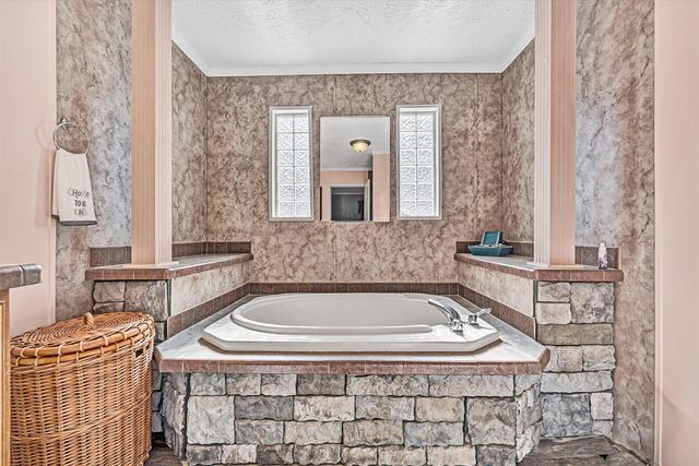 7682 Lee Hwy, Troutville, VA 24175