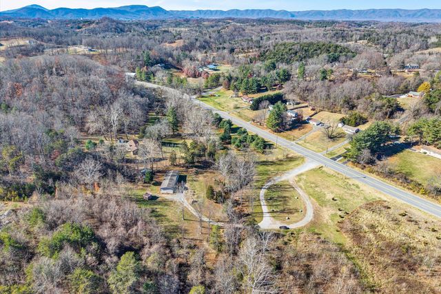 7682 Lee Hwy, Troutville, VA 24175