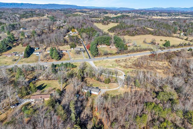 7682 Lee Hwy, Troutville, VA 24175