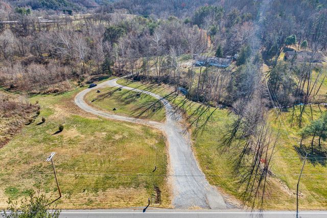 7682 Lee Hwy, Troutville, VA 24175