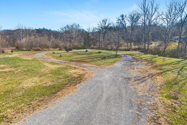 7682 Lee Hwy, Troutville, VA 24175