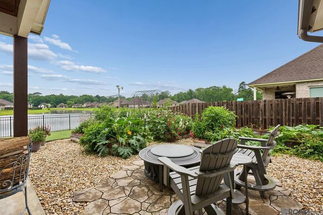 16094 Redstone Dr, Pride, LA 70770