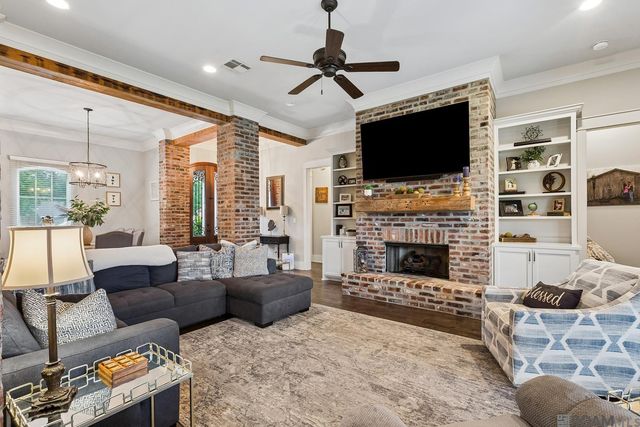 16094 Redstone Dr, Pride, LA 70770