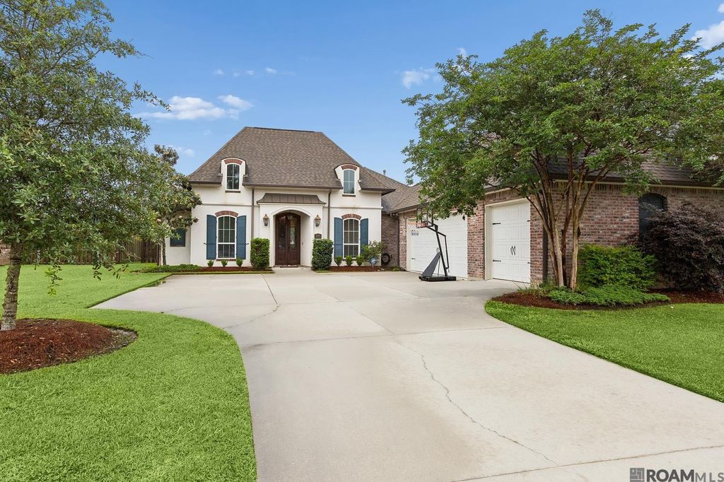 16094 Redstone Dr, Pride, LA 70770