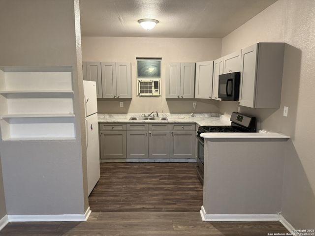 378 E Petaluma BLVD, San Antonio, TX 78221