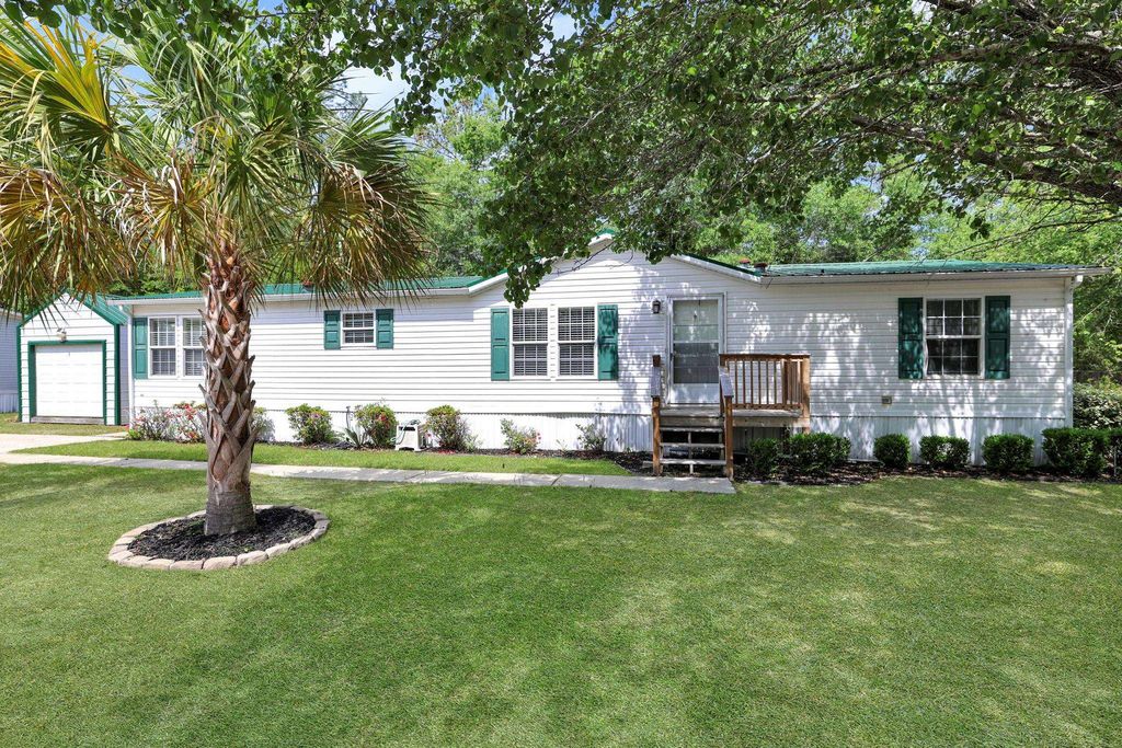 1032 Palm Dr., Conway, SC 29526