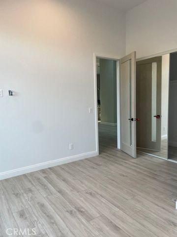 22520 Clarendon Street, Woodland Hills (los Angeles), CA 91367