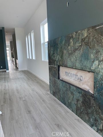 22520 Clarendon Street, Woodland Hills (los Angeles), CA 91367