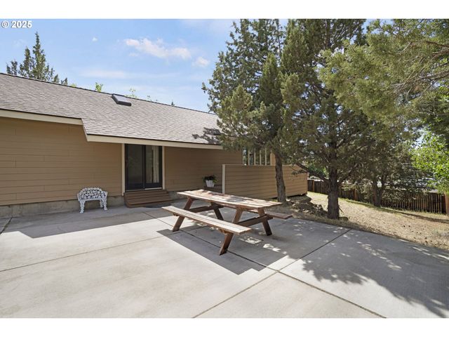 21224 DOVE Ln, Bend, OR 97702