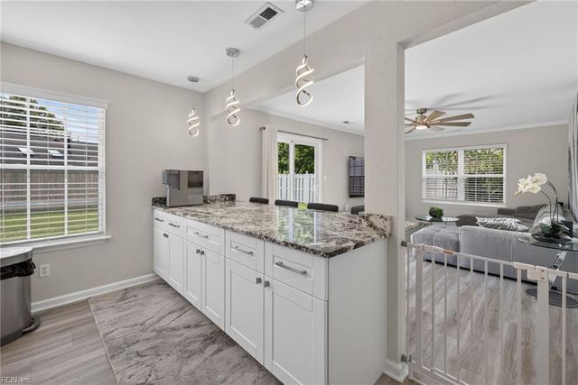 1428 Gust LN, Chesapeake, VA 23323