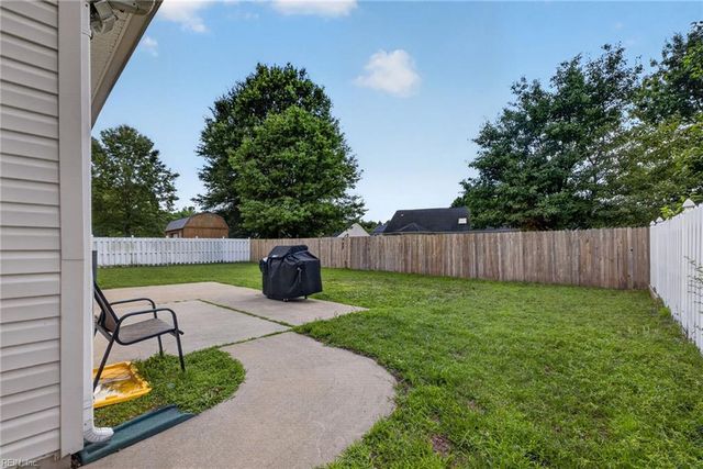 1428 Gust LN, Chesapeake, VA 23323