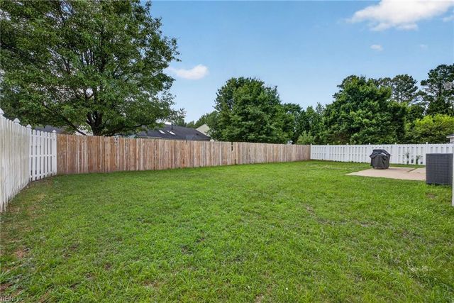 1428 Gust LN, Chesapeake, VA 23323