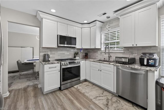 1428 Gust LN, Chesapeake, VA 23323