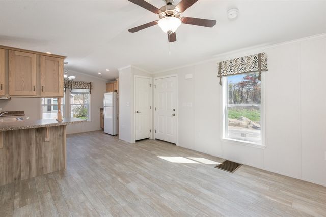 46 Brookwood Drive, Salem, NH 03079