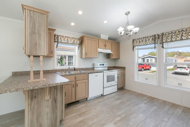 46 Brookwood Drive, Salem, NH 03079